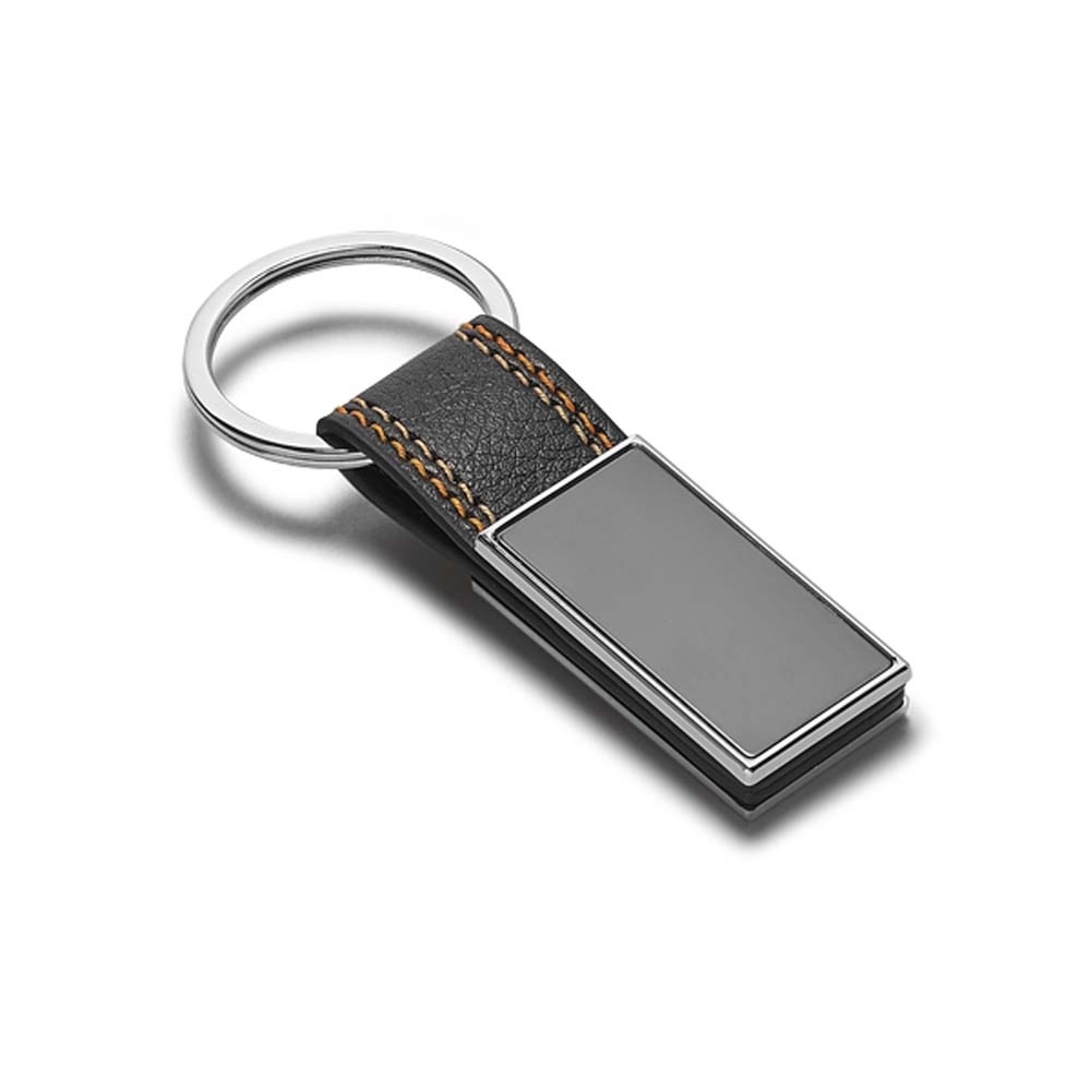 Chaveiro em couro sintético com metal.