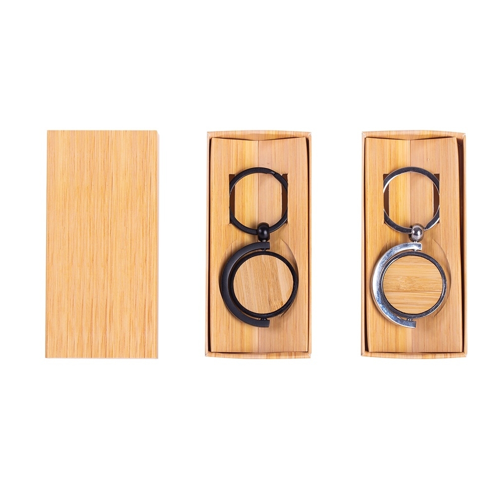 Chaveiro de Metal em Detalhes de Bambu