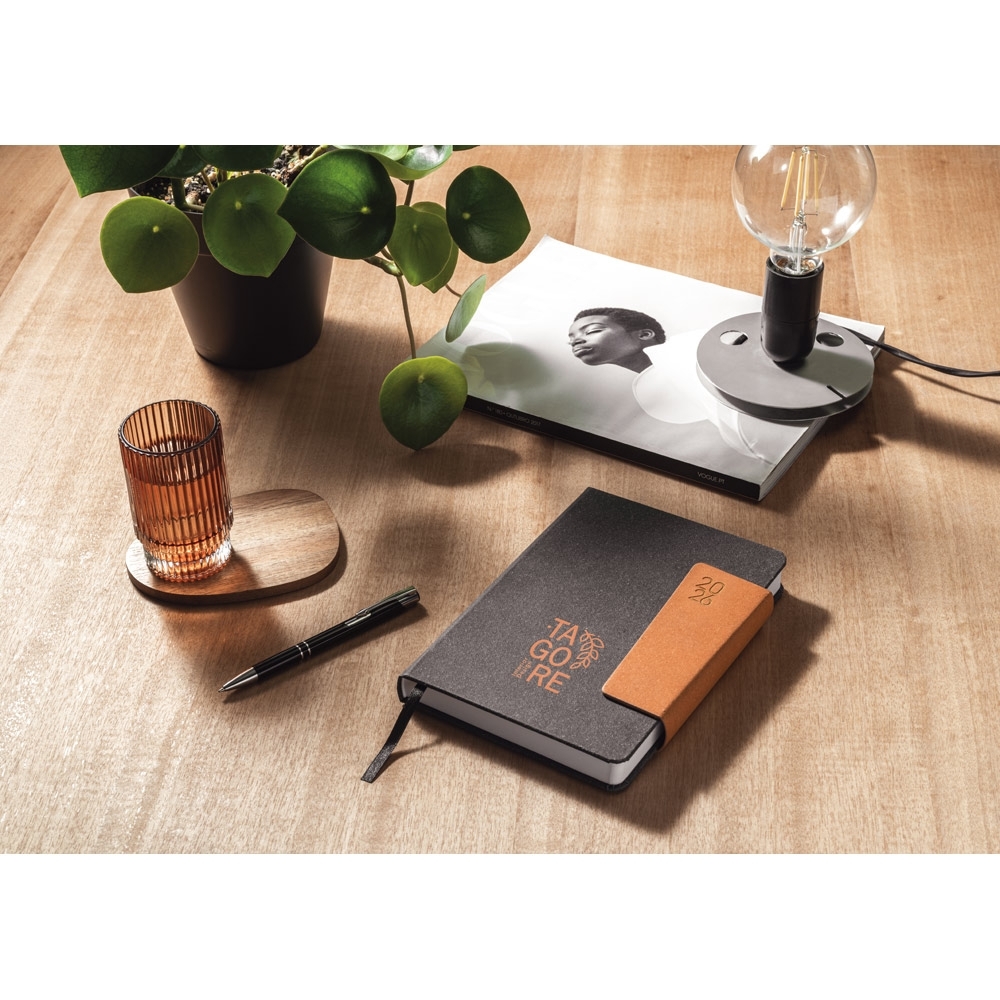 TAGORE A5. Agenda A5 em Pele (58% Reciclada)